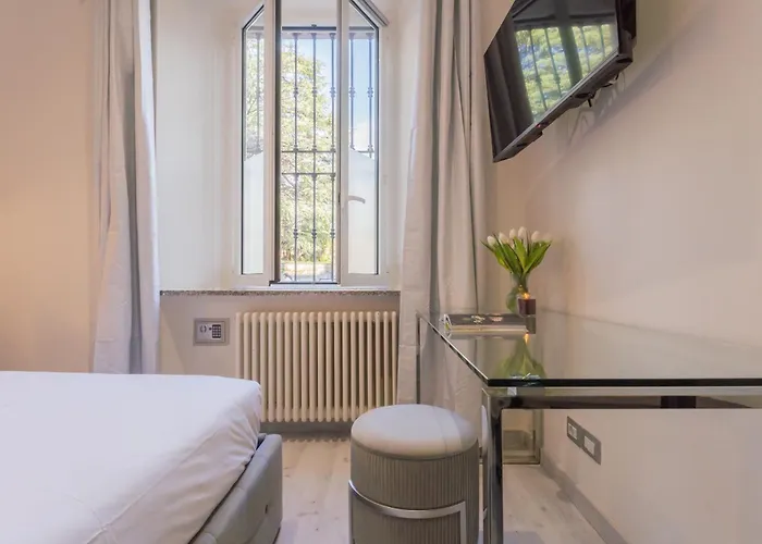 Grey Daire Cernobbio
